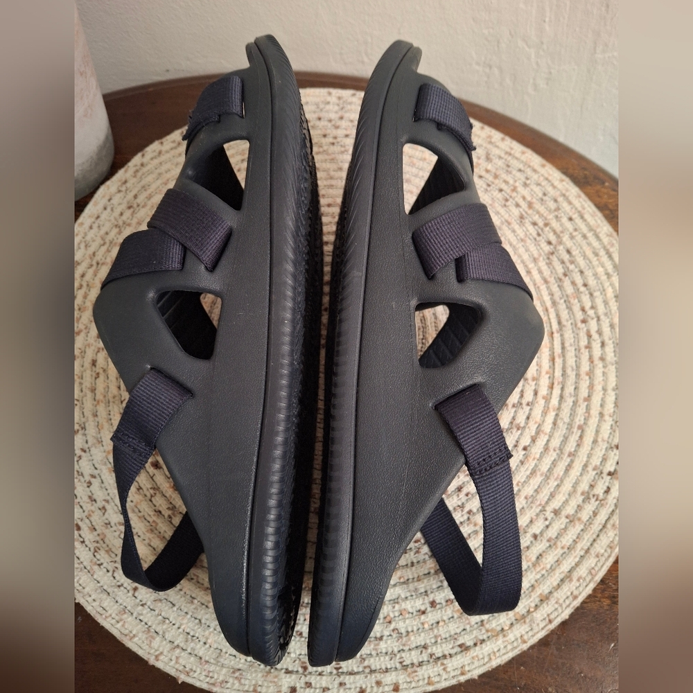 Men's Navy Chaco Sandals Size 11. - Picture 4 of 7